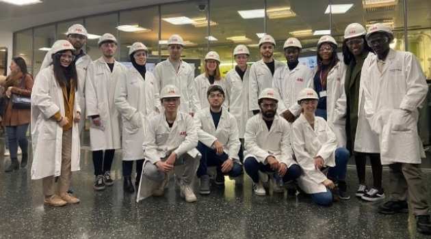 students visit CCS laboratory